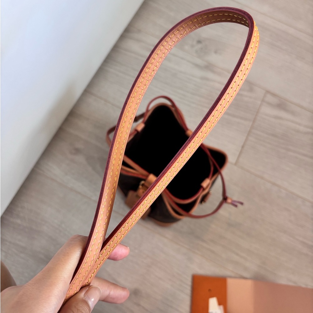 Louis Vuitton noe purse - Picture 7 of 16